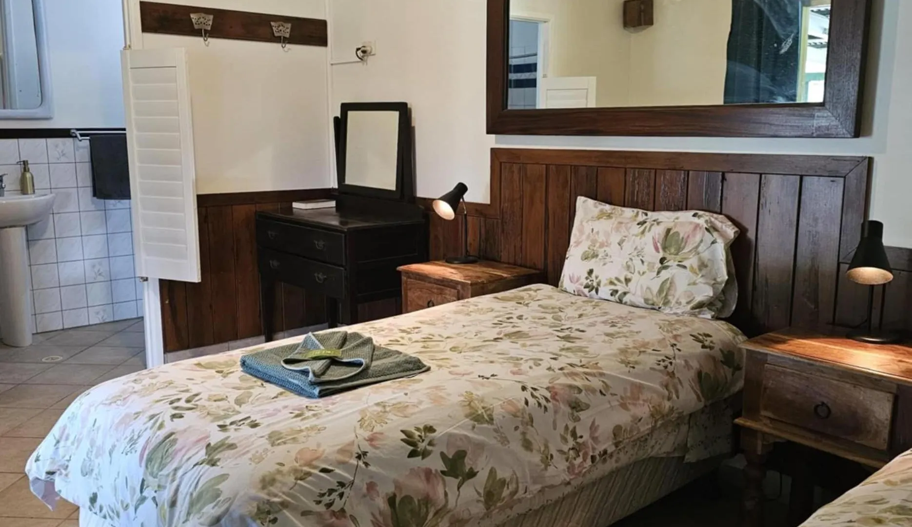 Daintree Riverview Lodges & Van Park