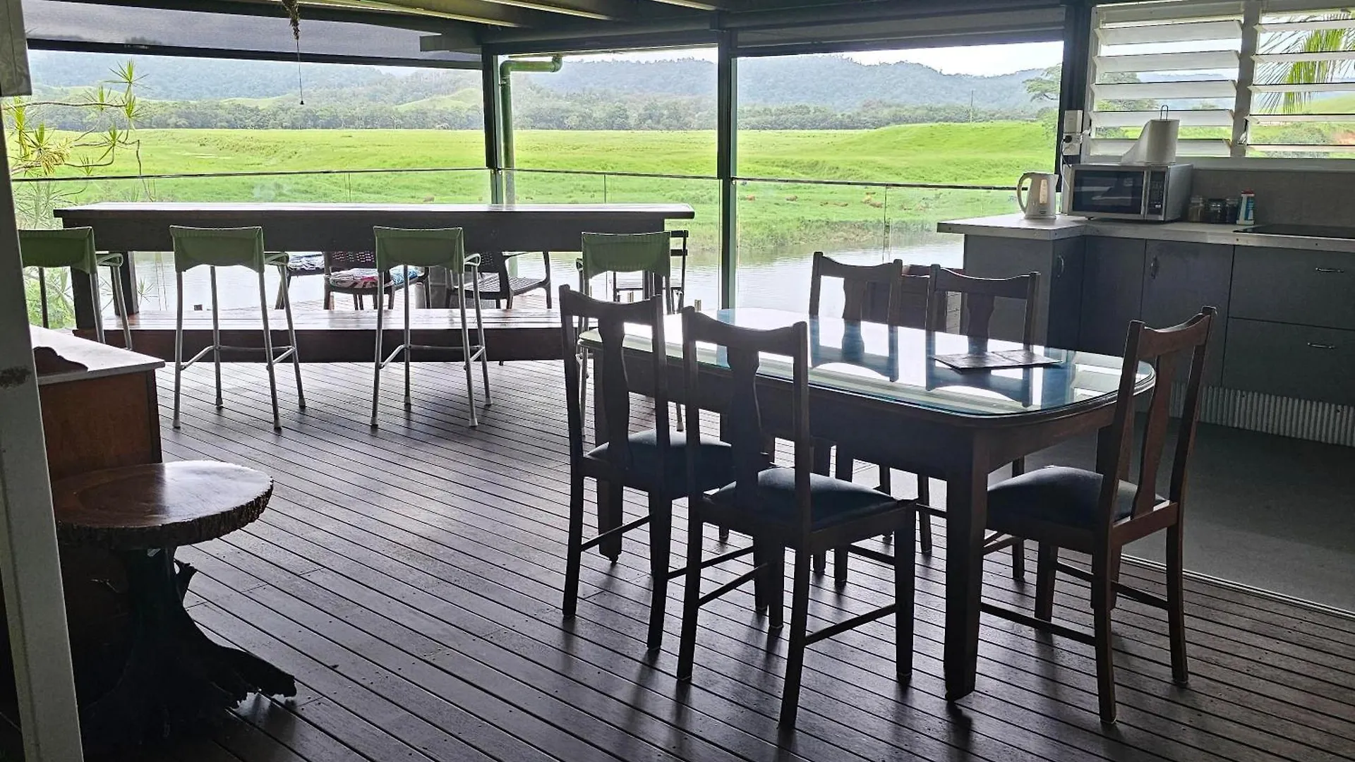 Daintree Riverview Lodges & Van Park